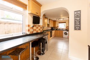 Kitchen/Breakfast Room- click for photo gallery